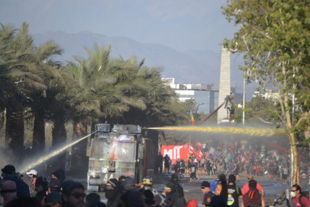 Ministerio Público ordena investigación de líquido lanzado por carro de  Carabineros « Diario y Radio U Chile